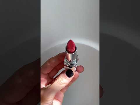 London Copyright Creamy Matte Lipstick Collection - video showcasing shade Poise