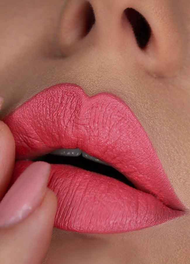 Etiquette (peach pink shade) lipstick swatch