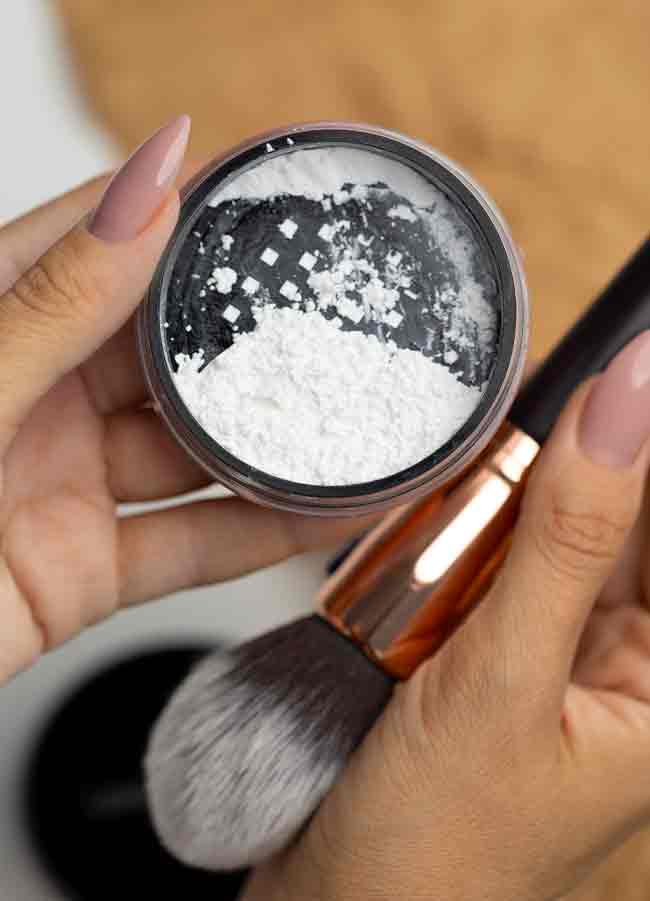 Immaculate Setting Powder - open with 101 Powder Brush in image